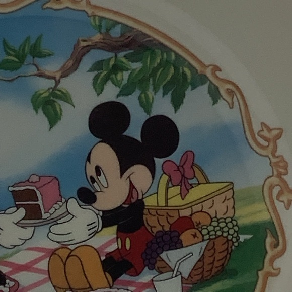 Two Disney Lenox Animated Classics Mickey and Minnie Mouse 8” Dessert Plates - Picture 3 of 14